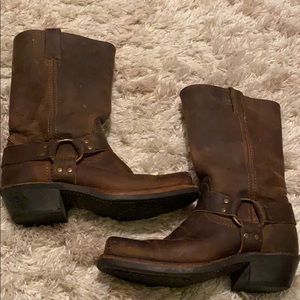 Frye harness boot 7 1/2  EUC